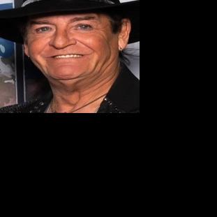 Country singer Harding wins Horizon Entertainer of the Year Award ...