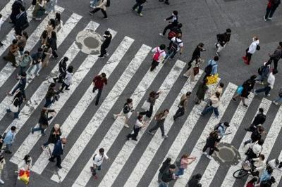 Tokyo's Nikkei hit a fresh record high but ended the day in the red