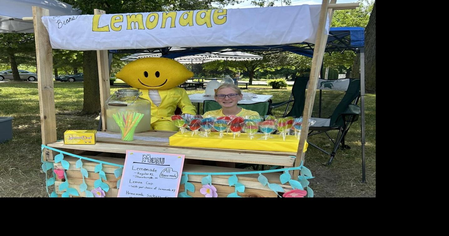 Young entrepreneurs doing business on Lemonade Day