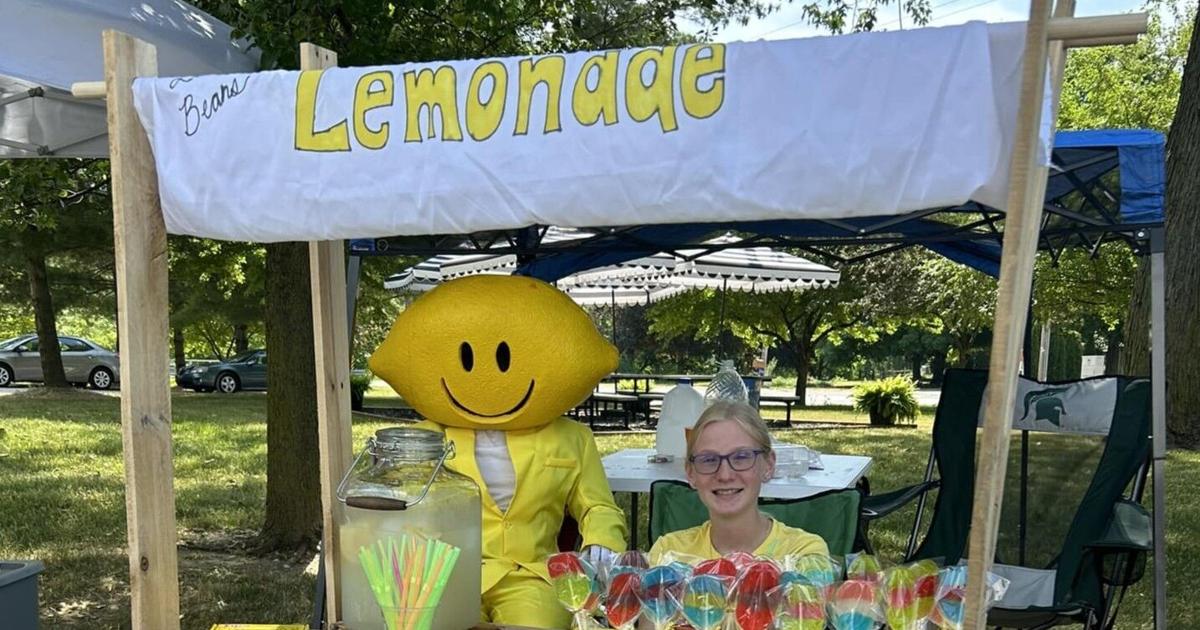 Young entrepreneurs doing business on Lemonade Day