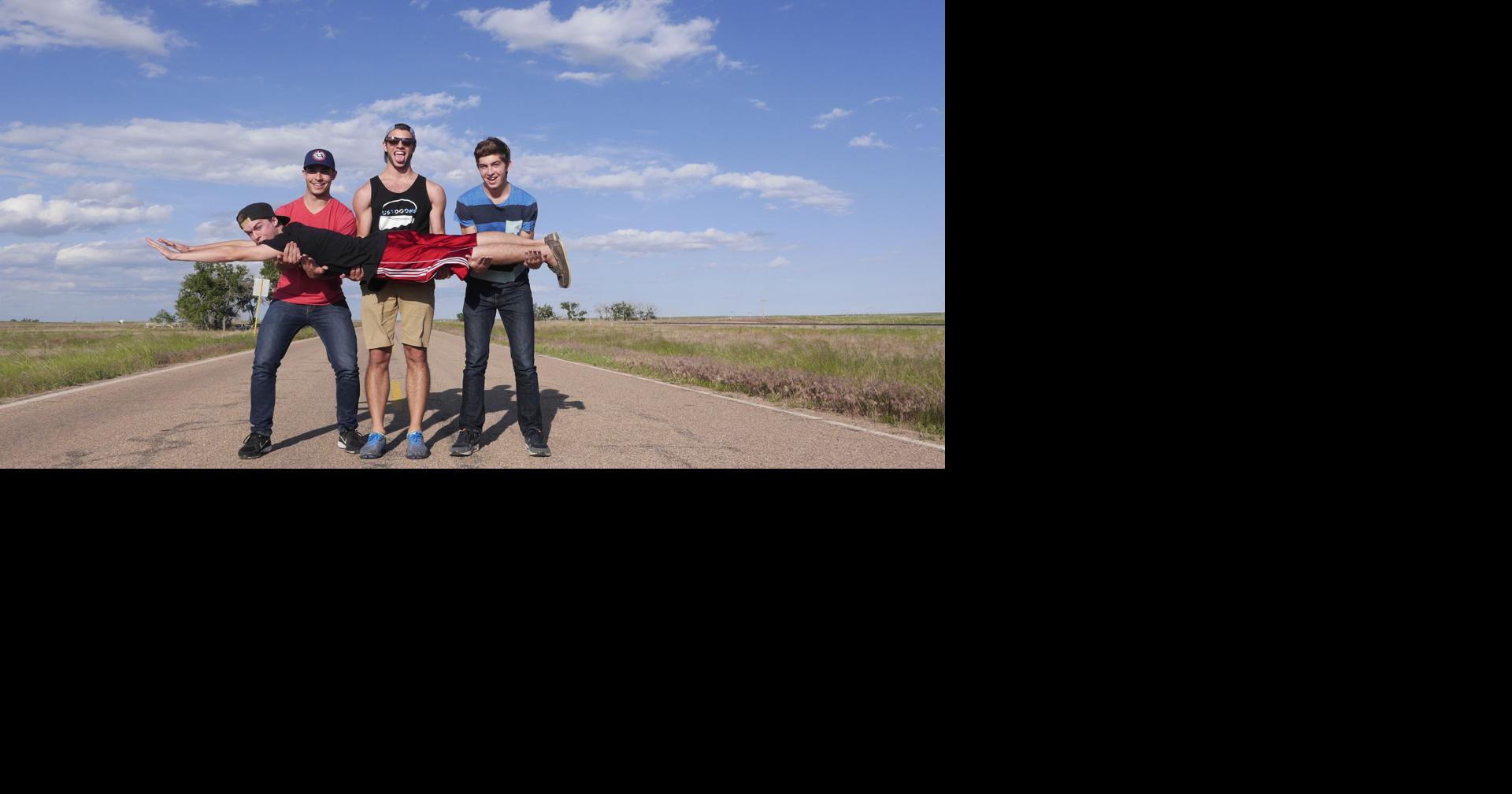 Elkhart County natives spreading random acts of kindness around the ...
