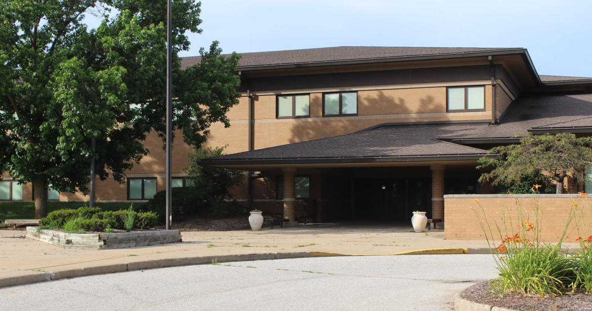 Board considers pact with charter school for empty building