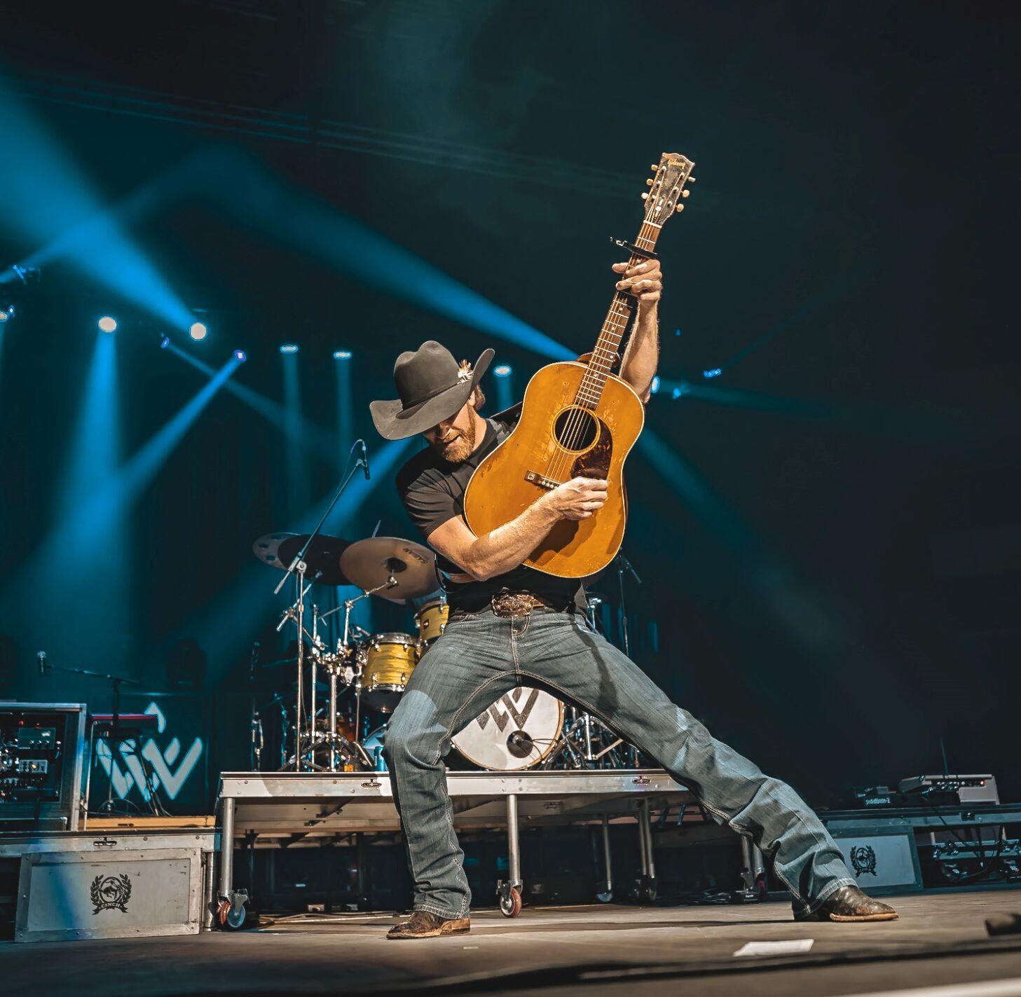 Chris Lane headlines Country Under the Stars