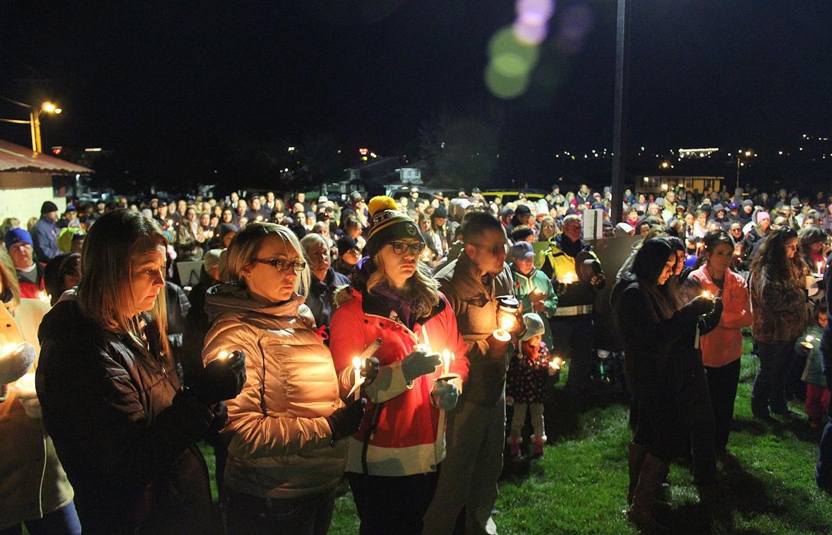 Hundreds attend candlelight vigil for victims of plane crash in Elko