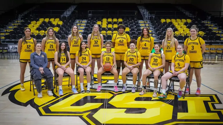 Golden Eagle Women's Basketball finishes year with 3.64 GPA