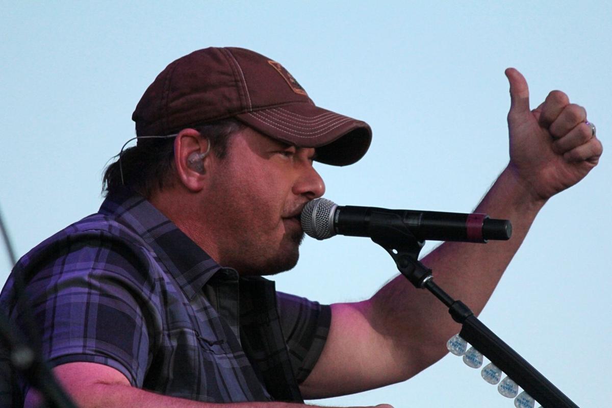 Rodney Atkins thumbs up