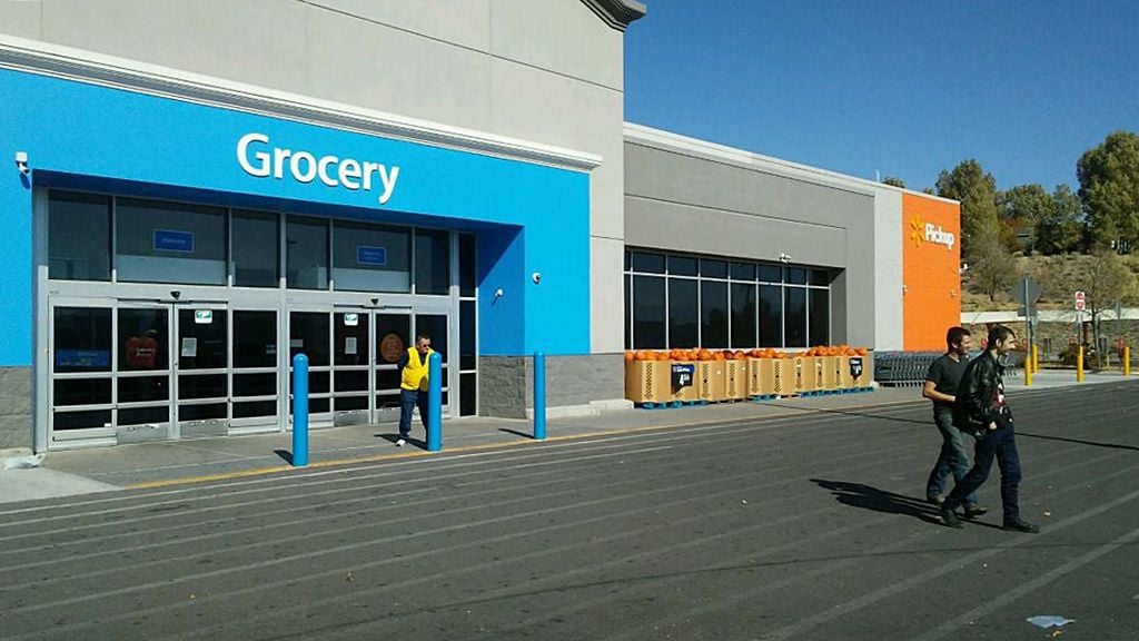 Walmart Closed Monday Due To Power Problem Shoppers Turned Away