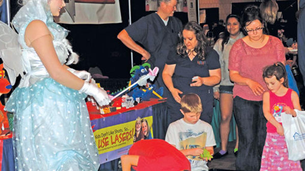 Feeling Fine Crowd Flocks To Health Fair News Elkodaily Com