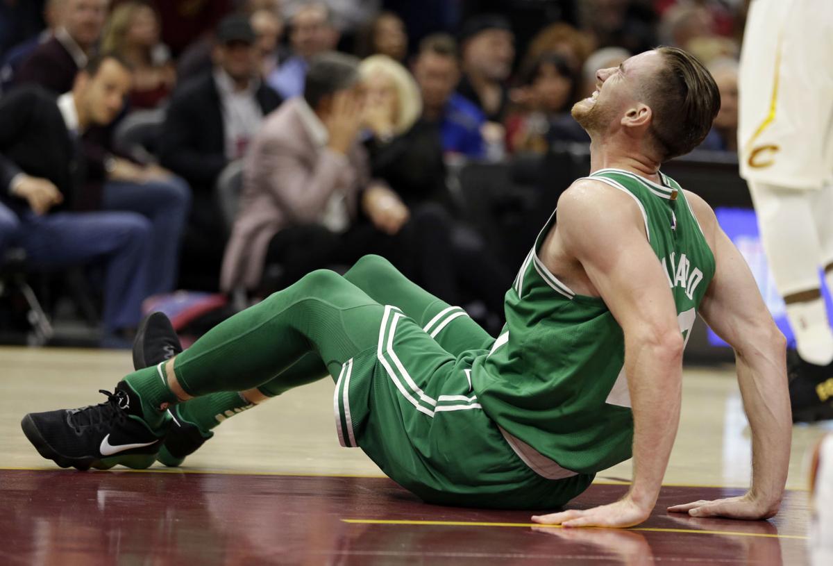 Hayward Breaks Ankle Cavs Hold Off Celtics 102 99 In Opener