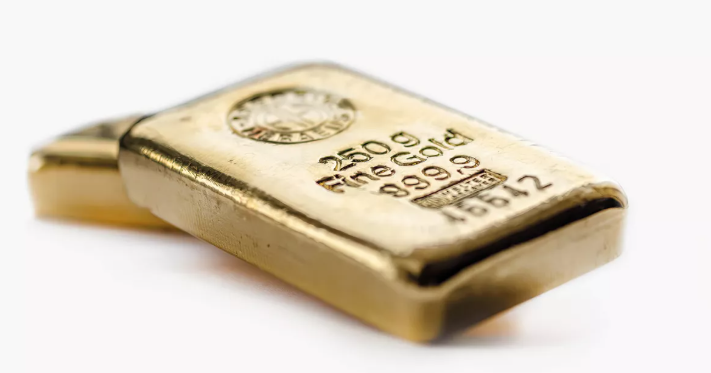 Gold back above $4,000 after short-lived slip