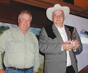 Lew Eklund receives award