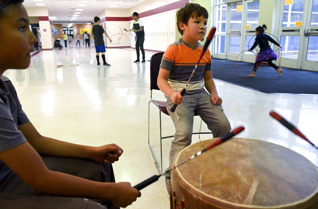 School district teaching students American Indian culture