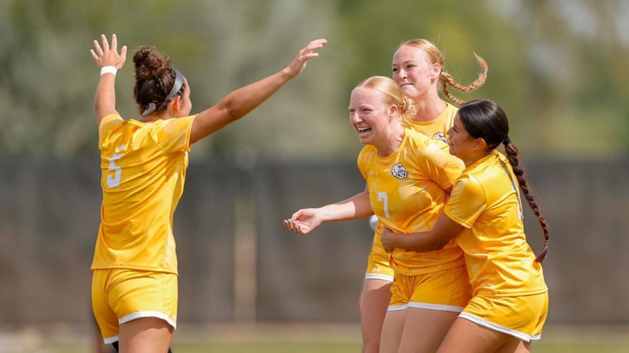 CSI Women roll to victory in home opener