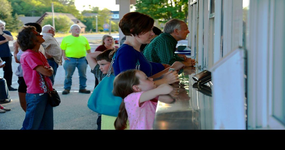 Long lines, happy customers as Jordan’s Snack Bar reopens Business