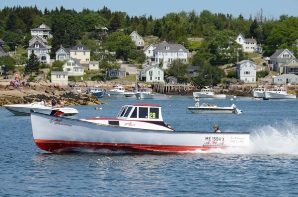 ROLAND STRASSER（ローランド　ストラッセル）、漕艇 Alley Ups Speed Record at Stonington Lobster Boat Races