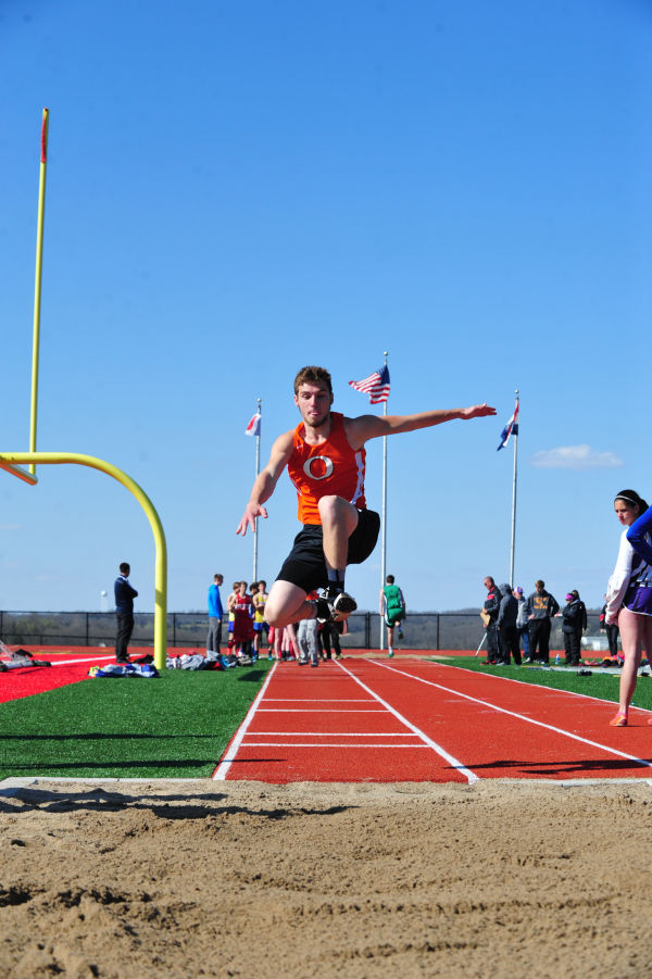 062UniRelaysB14.jpg