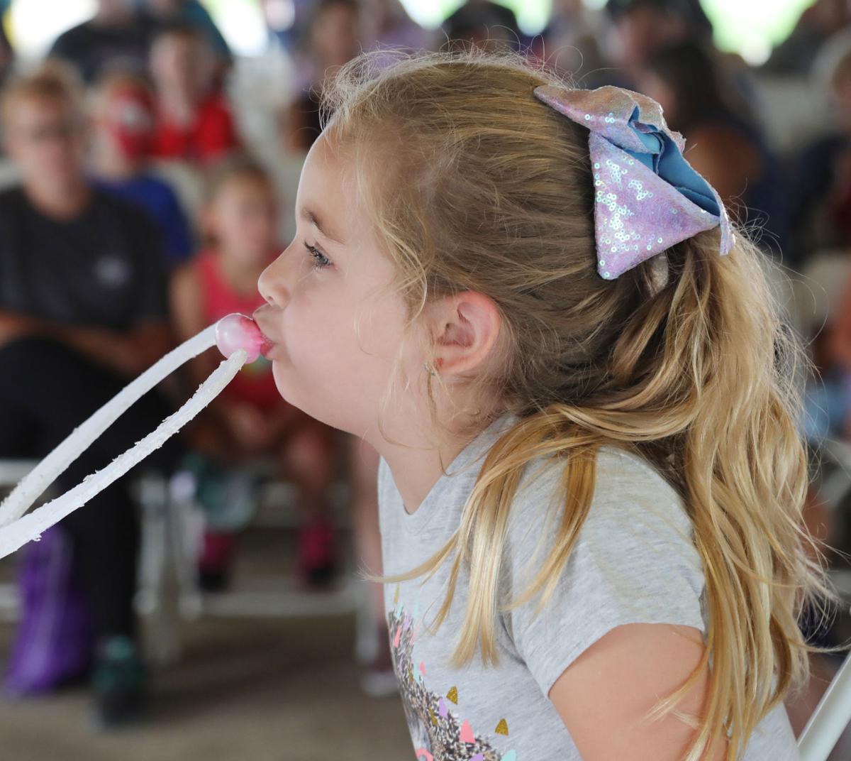 Bubble Gum Blowing Contest 2019 Photo Ga