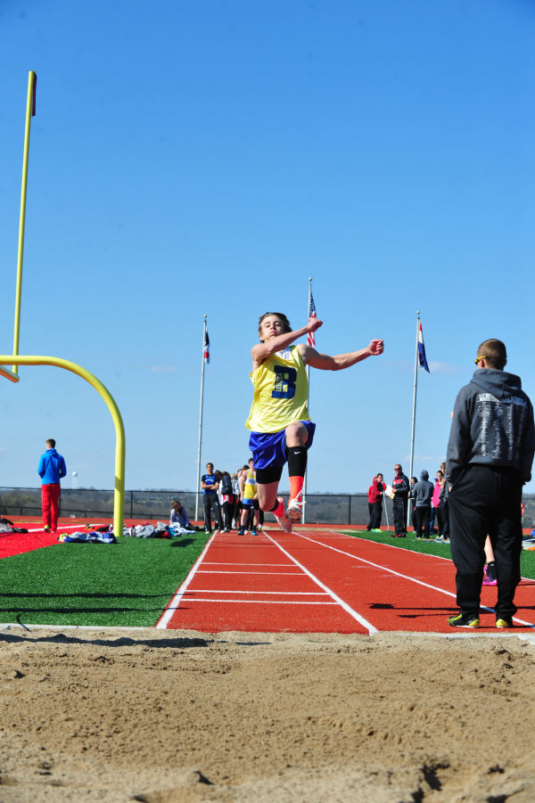 048UniRelaysB14.jpg