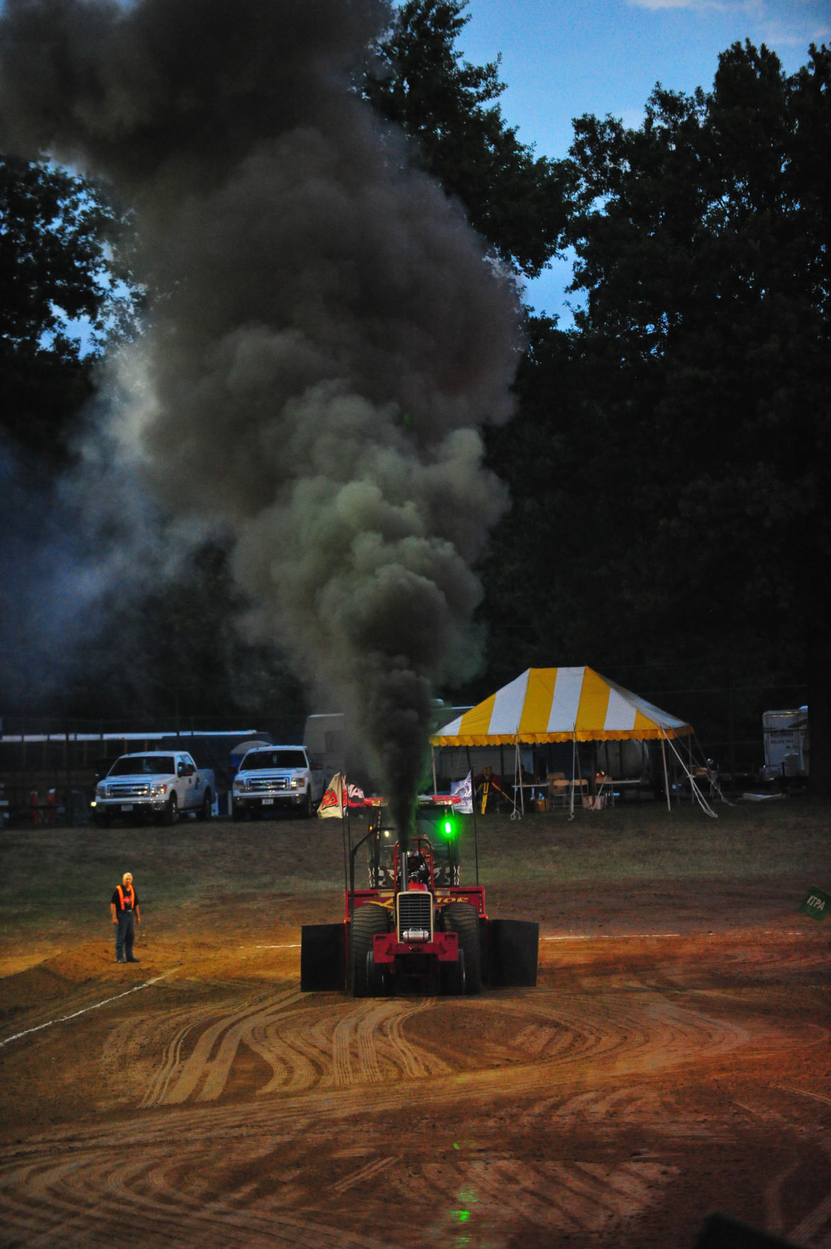 059SatNtTractor17.jpg