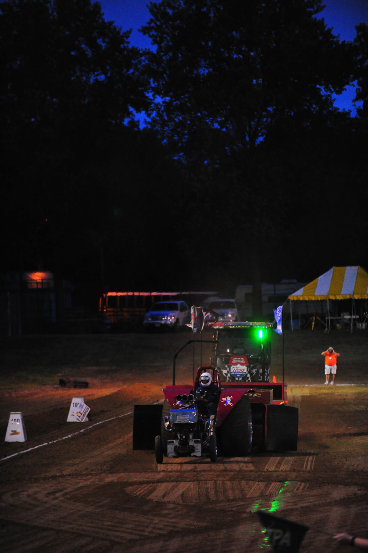 067SatNtTractor17.jpg