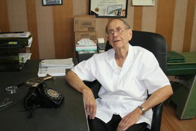 Dr. E.R. Anderson Still Practicing at Age 92