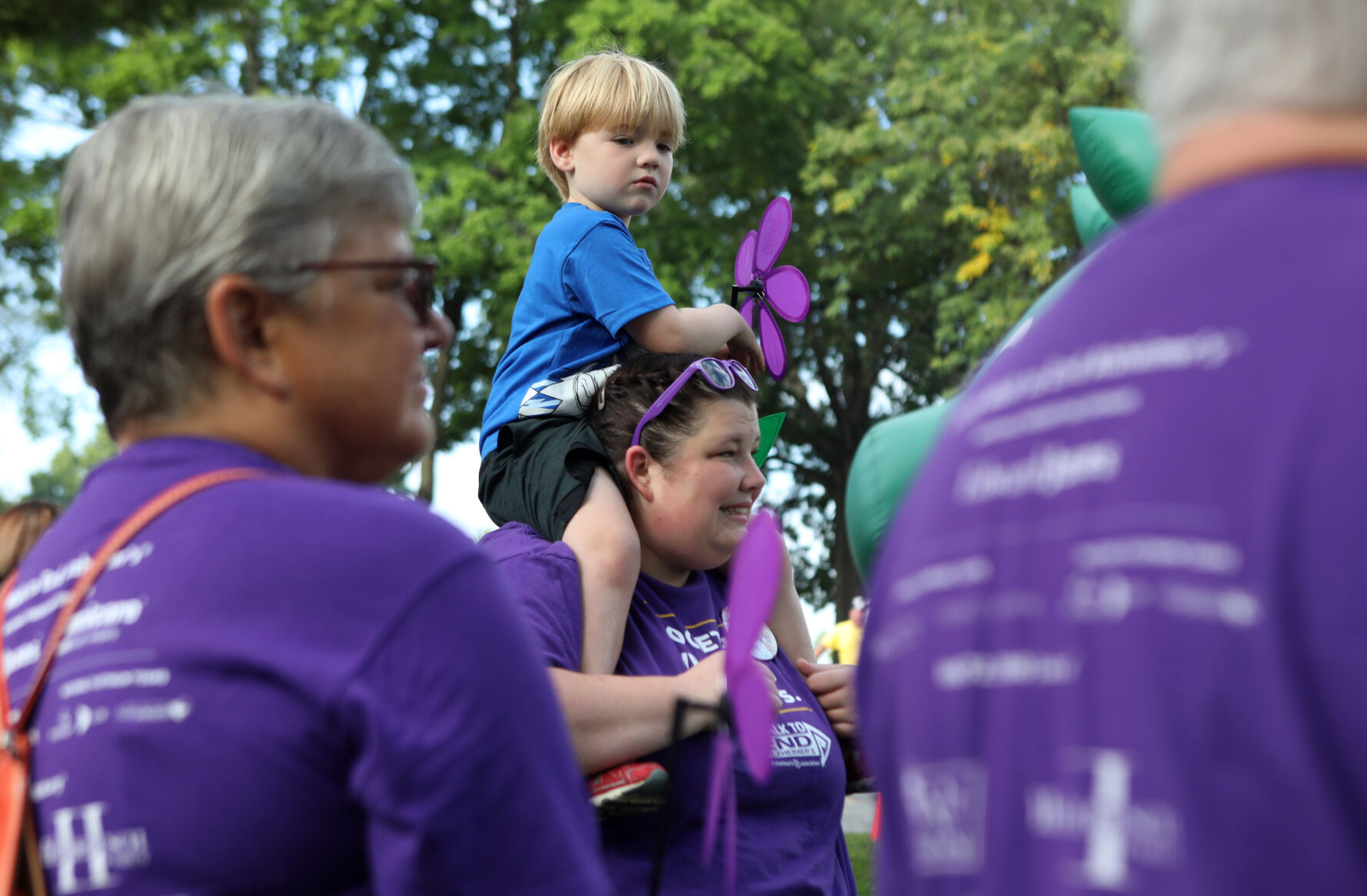 PHOTO GALLERY: Annual Walk To End Alzheimers Draws Crowd In Washington ...