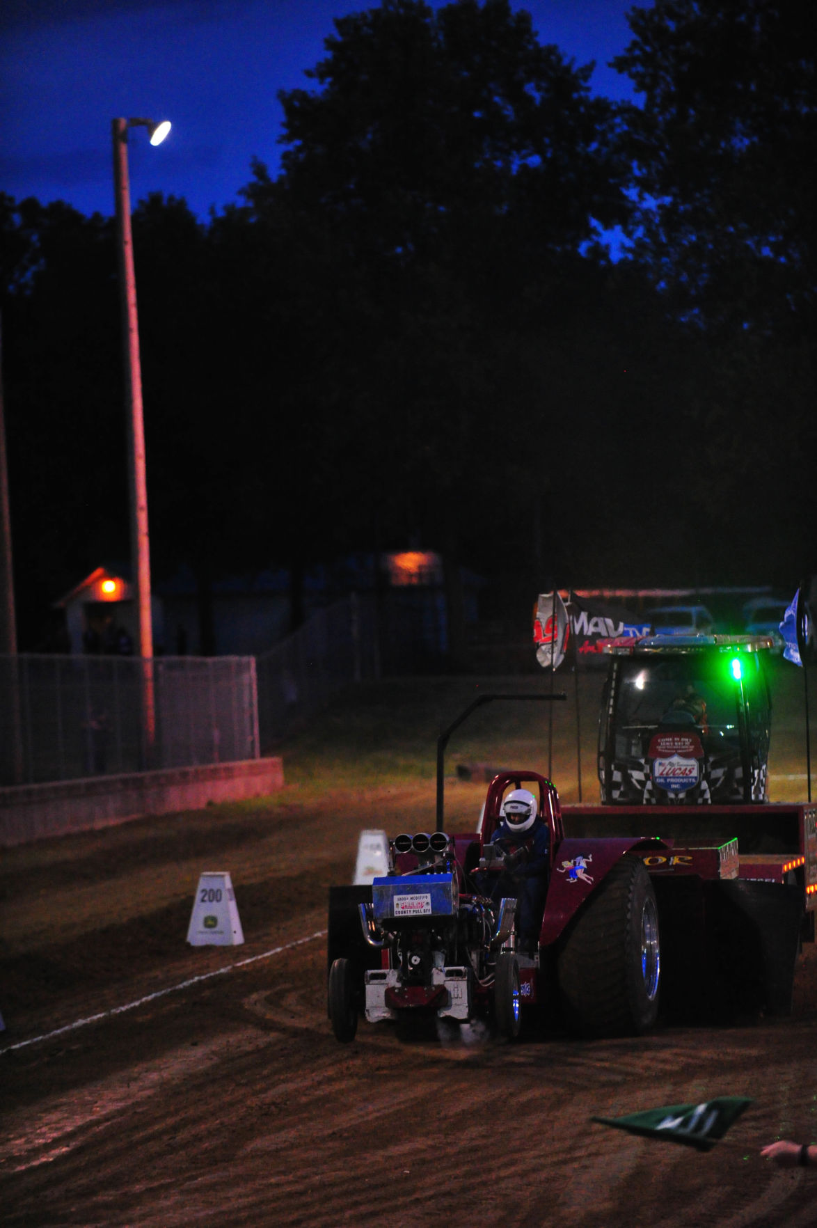 068SatNtTractor17.jpg