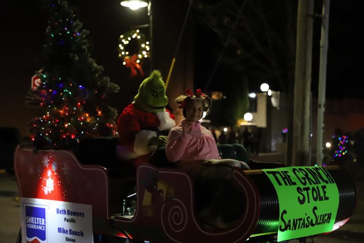 PHOTO GALLERY Washington Holiday Parade of Lights showers city in