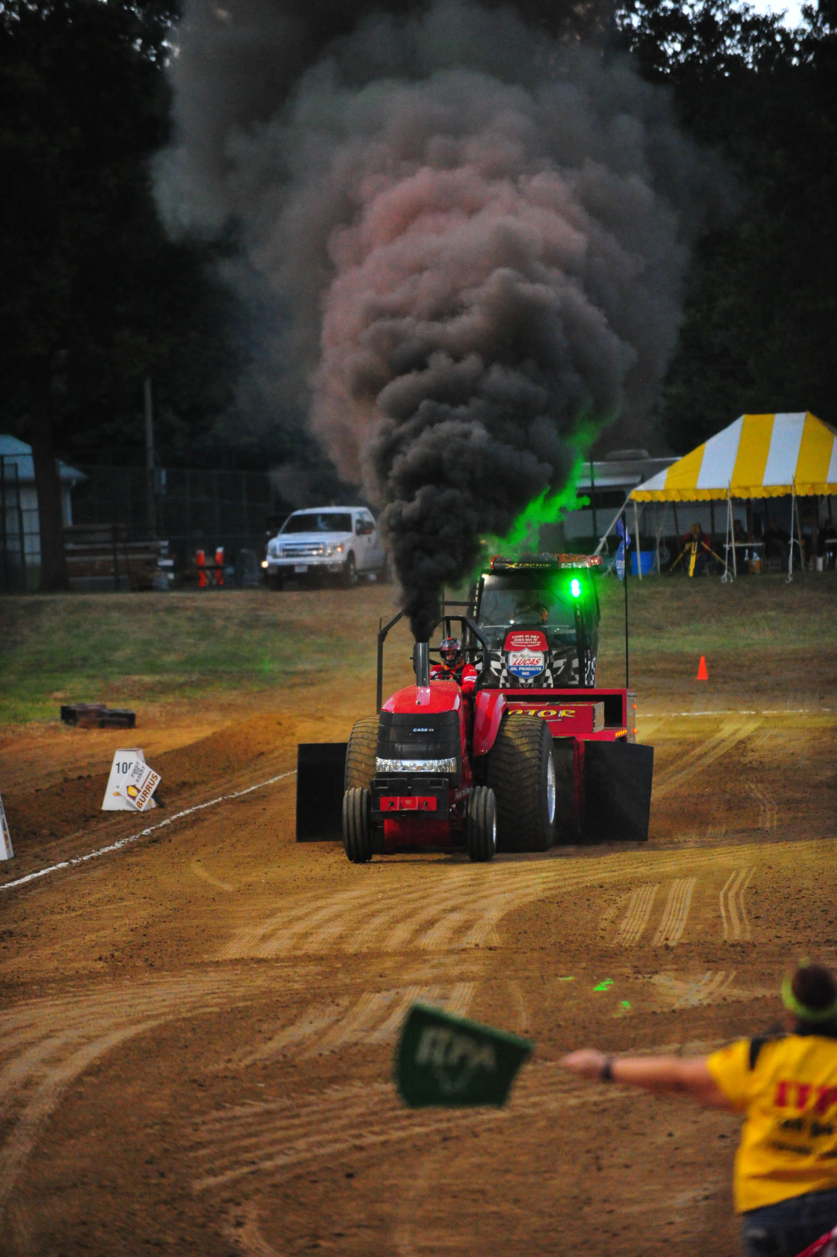 009SatNtTractor17.jpg