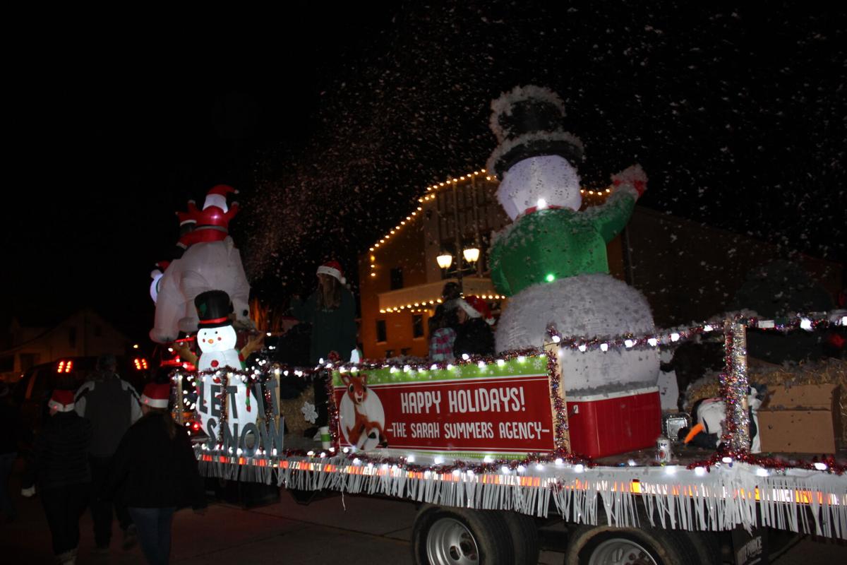 Lowes Abilene Christmas Parade 2022 Photo Gallery: Gingerbread Christmas Parade Takes Over Downtown Pacific |  Photo Galleries | Emissourian.com