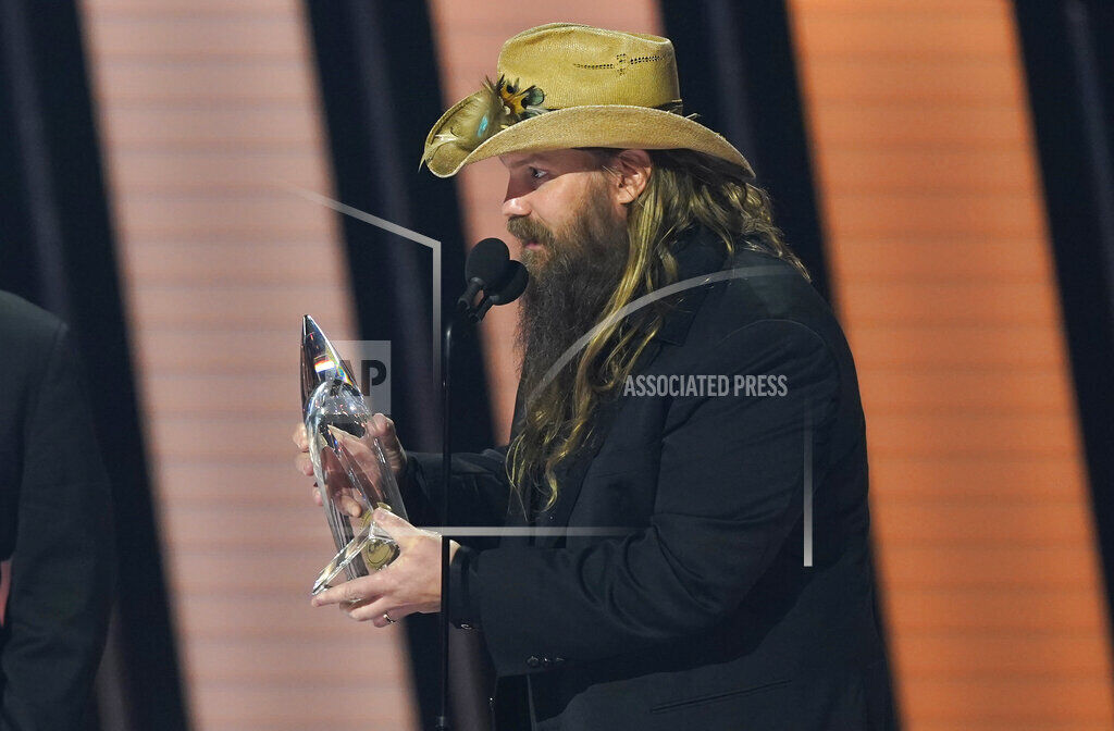 Chris Stapleton takes 6 at CMA Awards, Combs wins top prize | News