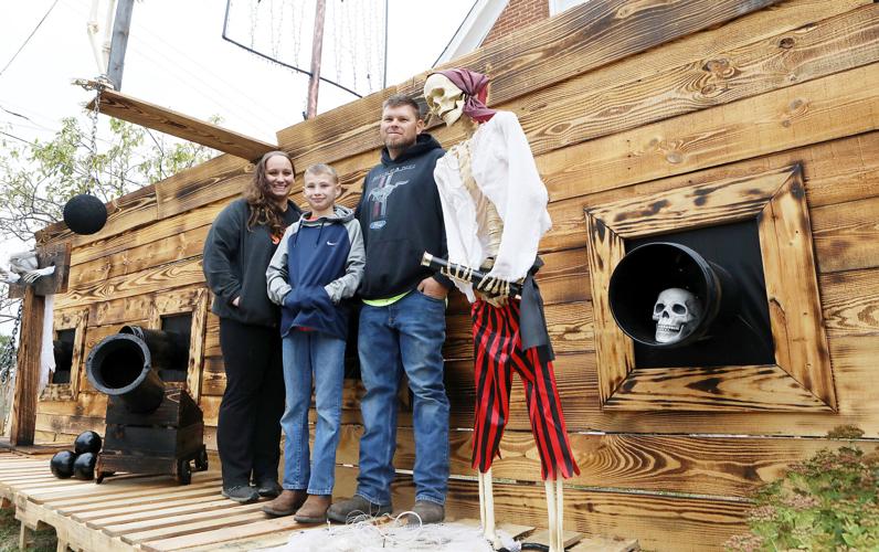 Washington hooked on pirate ship's construction ahead of Halloween