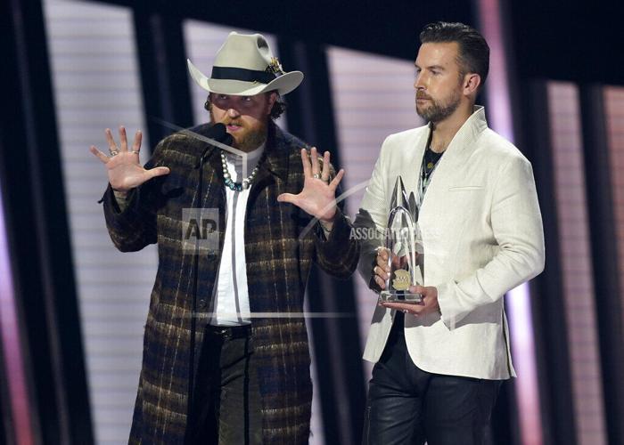 Chris Stapleton é o grande vencedor do CMA Awards 2021. Confira a lista  completa! - VAGALUME