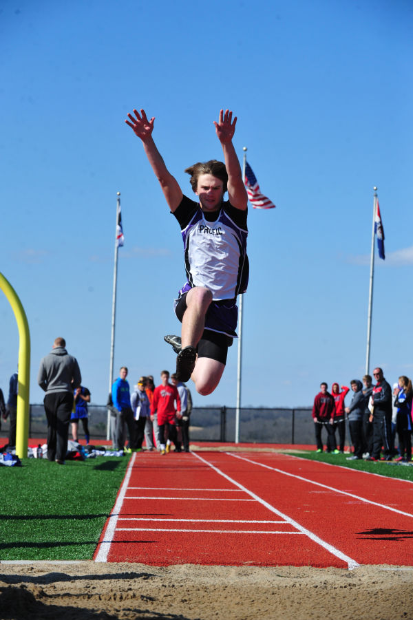 055UniRelaysB14.jpg