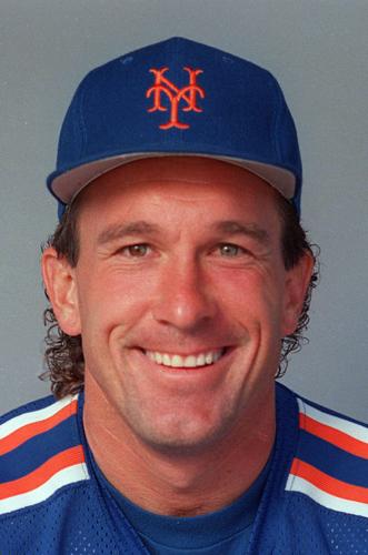 Gary Carter, Hall of Fame catcher, dies 