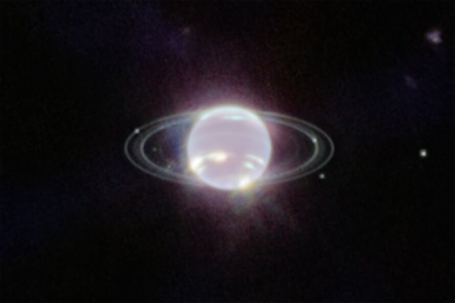 Saturn Compass Image | HubbleSite