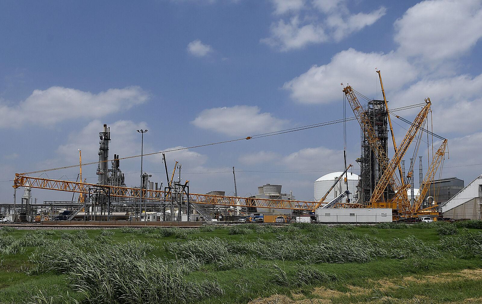 Koch Fertilizer turnaround brings in 3,000 workers to perform