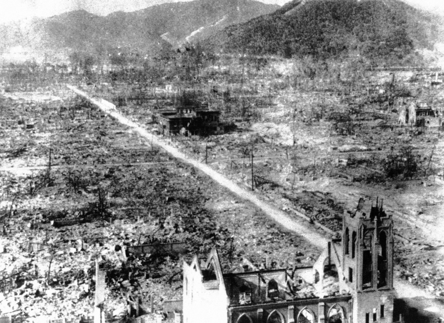 atomic bomb dropped on hiroshima