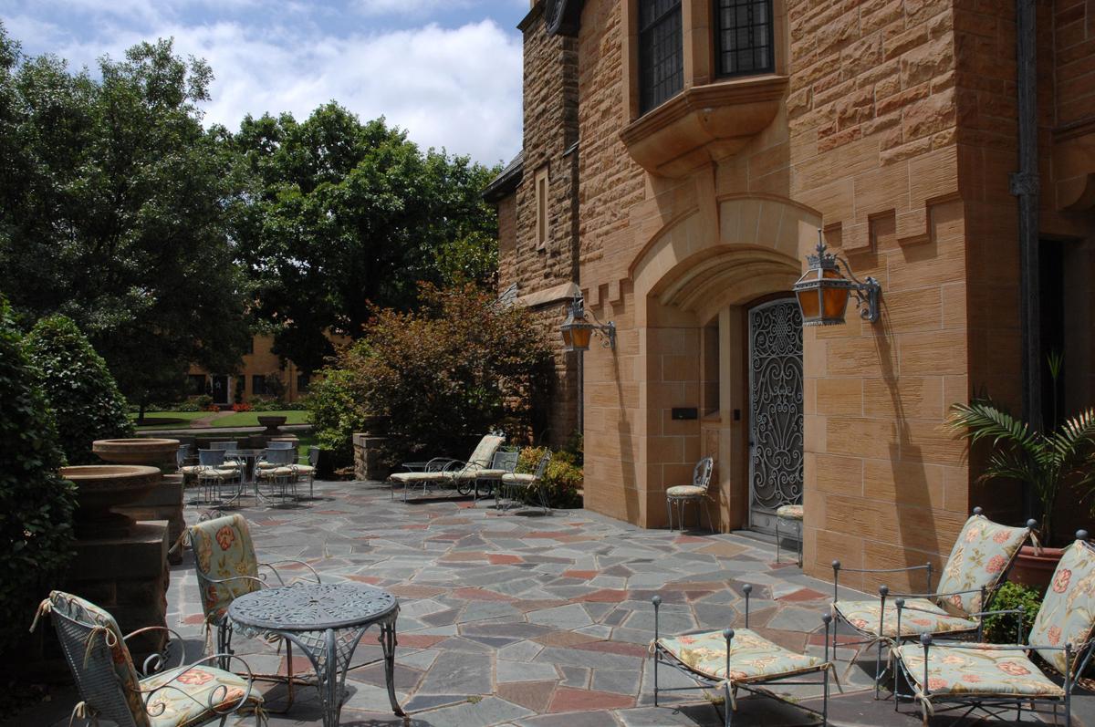 Photo slideshow Champlin Mansion Multimedia