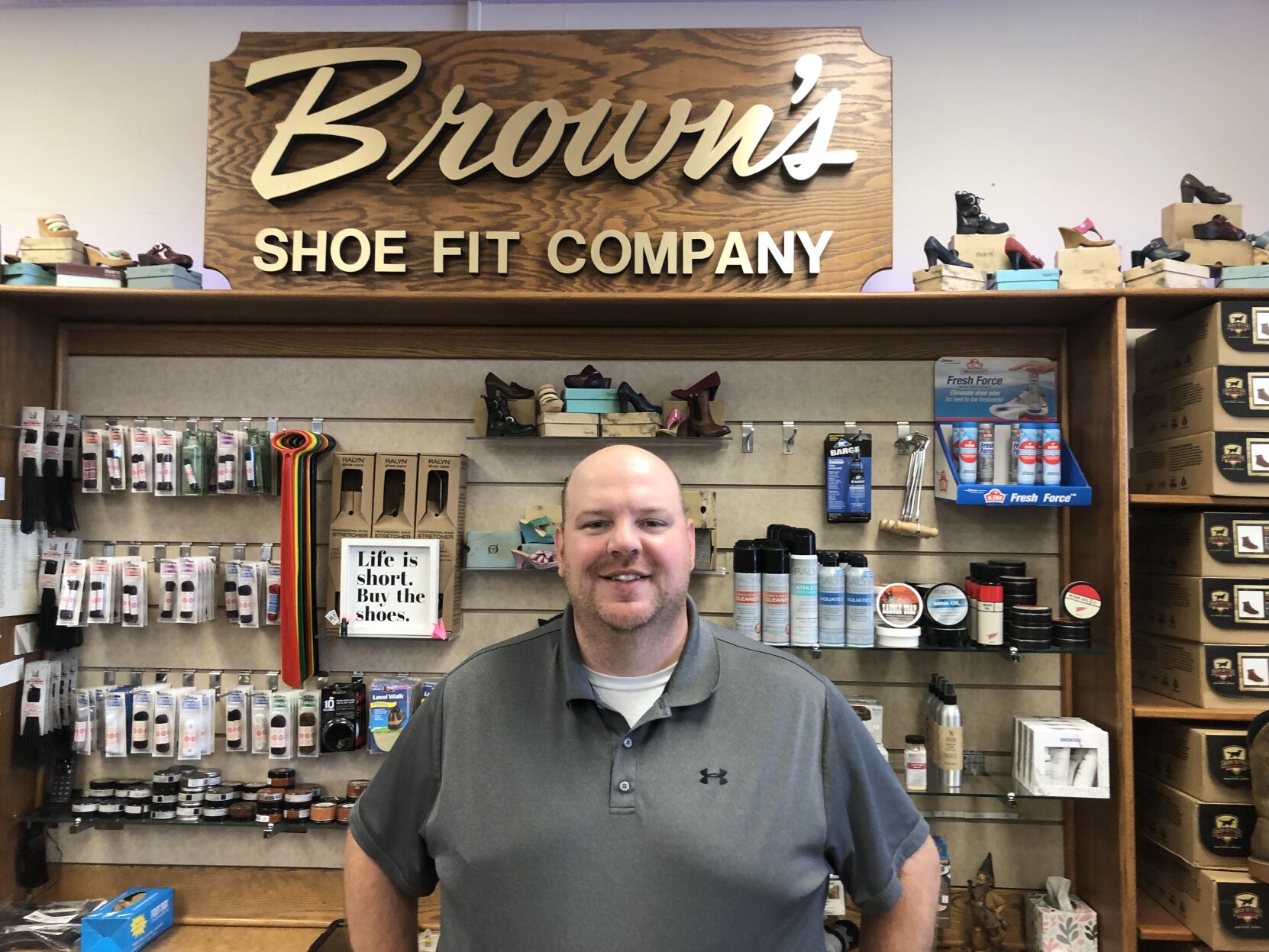 Brown's shoe 2025 store hours