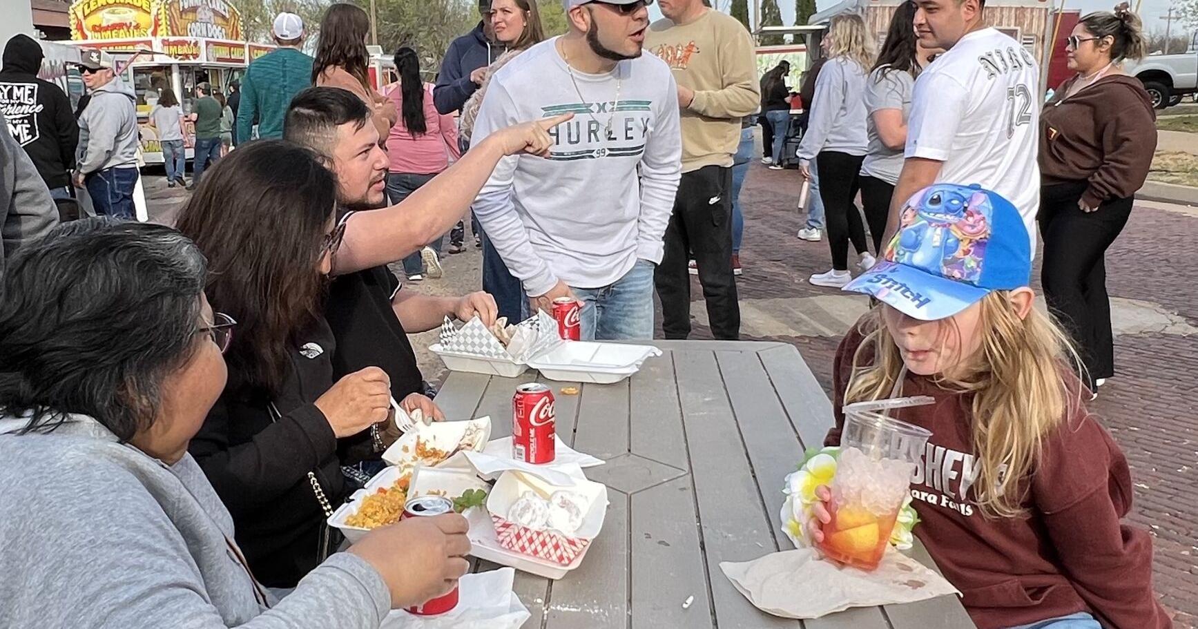 Updated: Steady crowd Saturday at Red Brick Road food, arts festival; weather affects festival Sunday - Vimarsana News