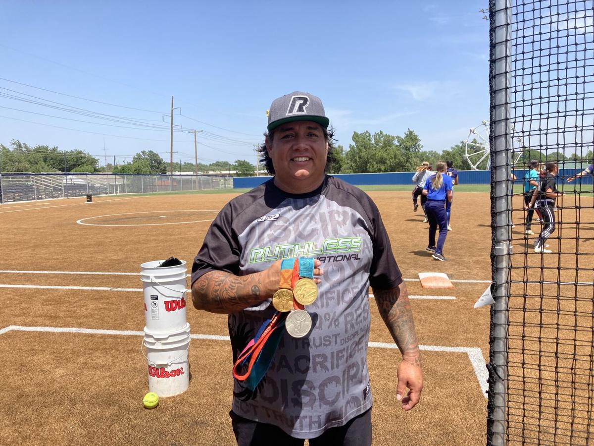 Crystl Bustos Softball Batting Clip – See the Elbow? |, image size:1200x900