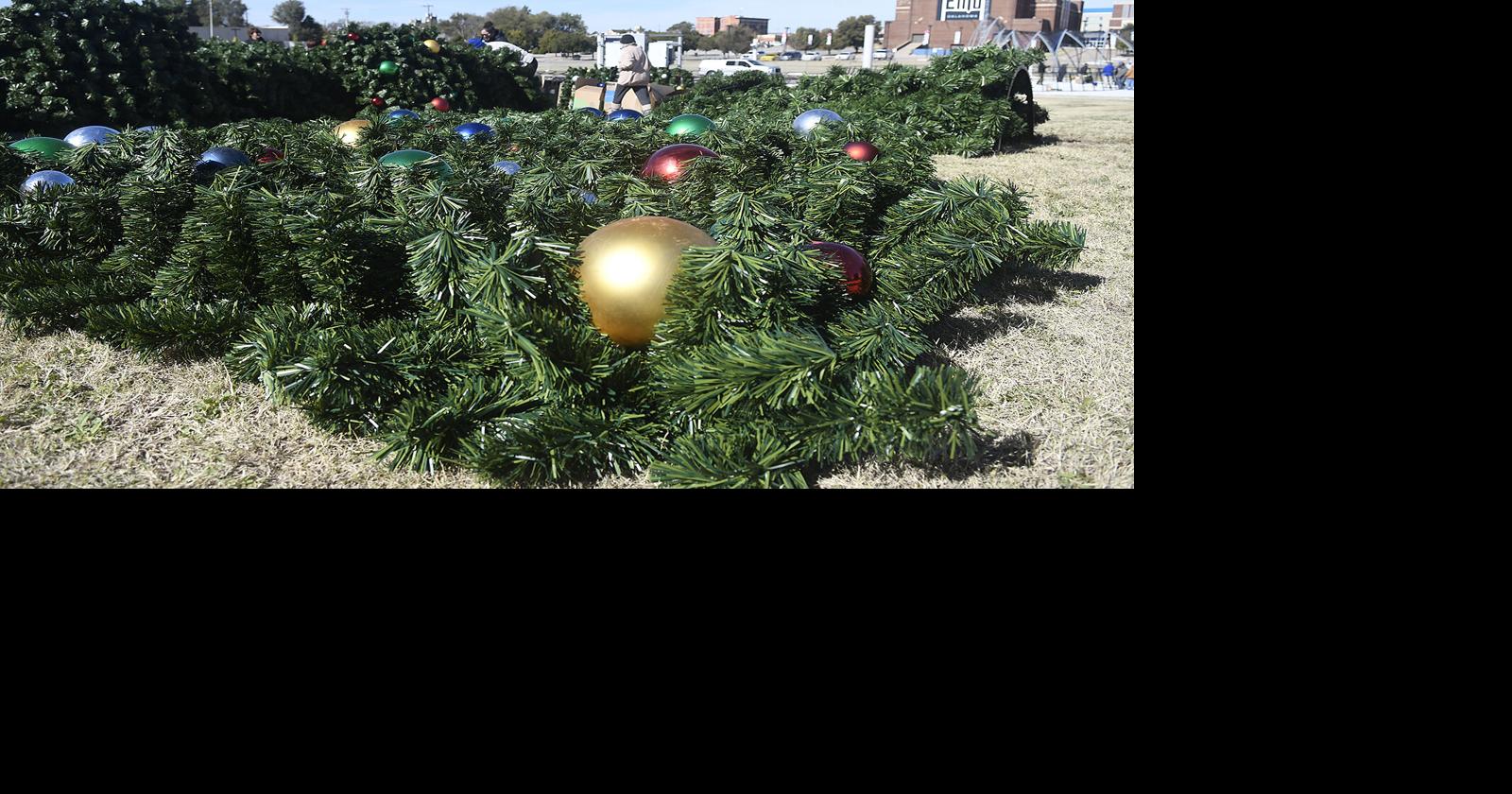 The One Enid volunteers start installing Christ Tree downtown | News ...