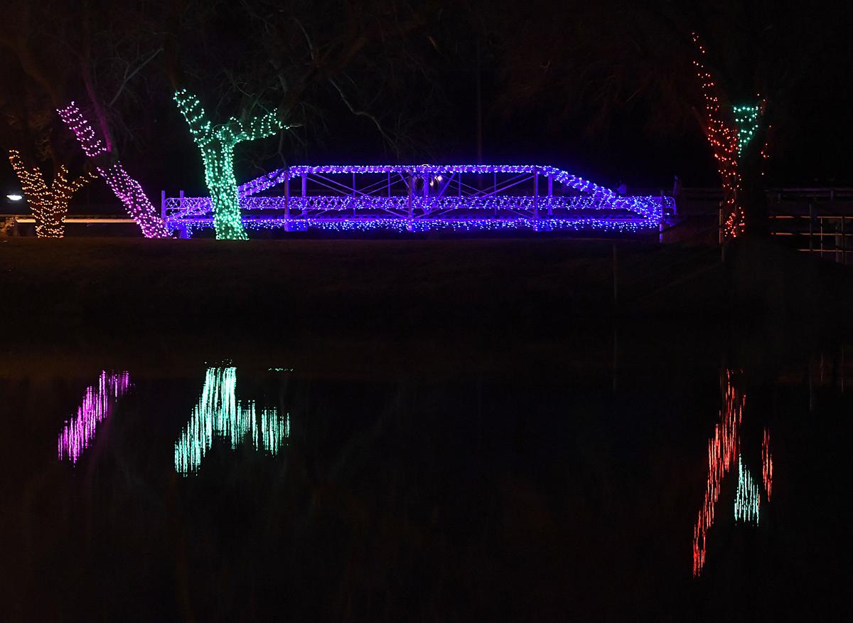 Christmas Lights Meadowlake 4 BH.jpg