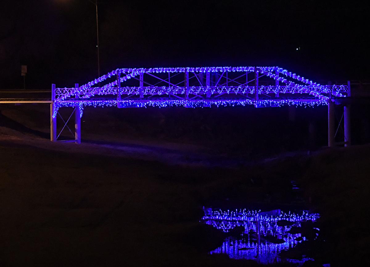 Christmas Lights Meadowlake 1 BH.jpg