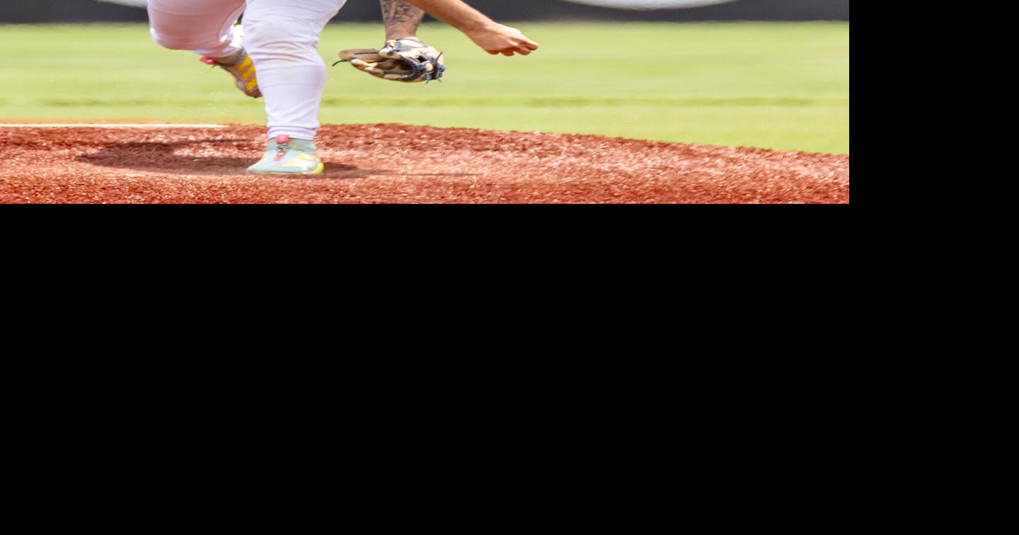 Majors prevail over Travelers to move on to CM tourney semifinals