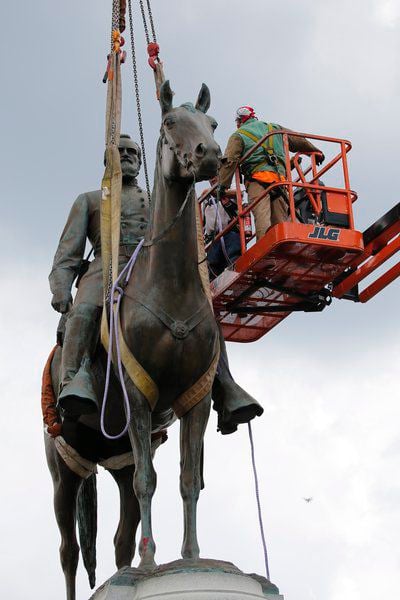 Stonewall Jackson removed from Richmond's Monument Avenue
