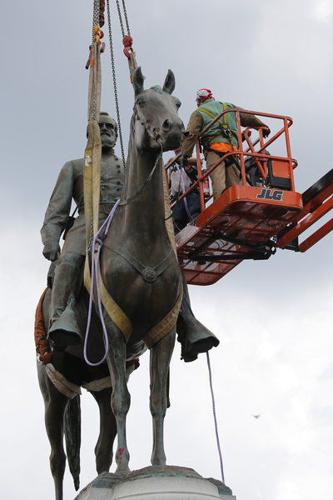 Stonewall Jackson removed from Richmond's Monument Avenue
