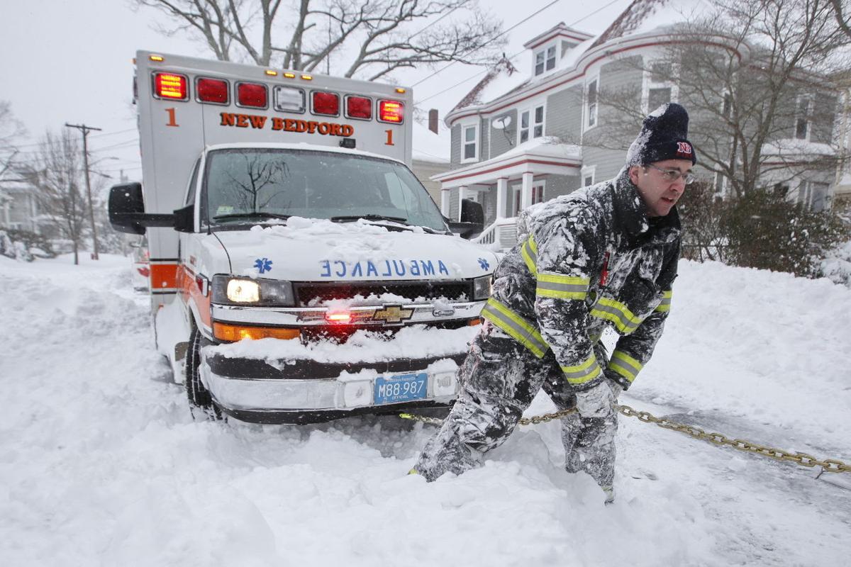 Blizzard Howls Its Way Into Boston But Largely Spares Nyc