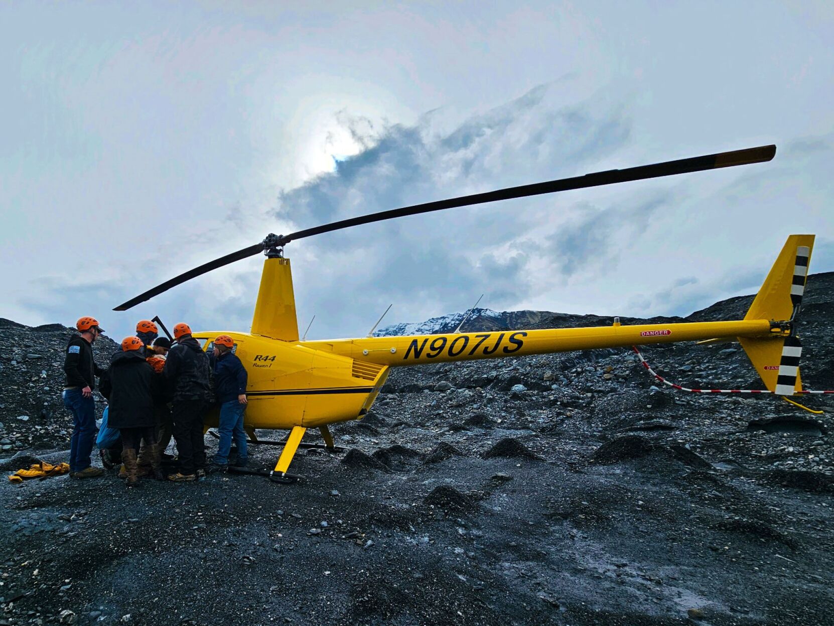 Airmen carry injured hiker across Alaskan glacier | News